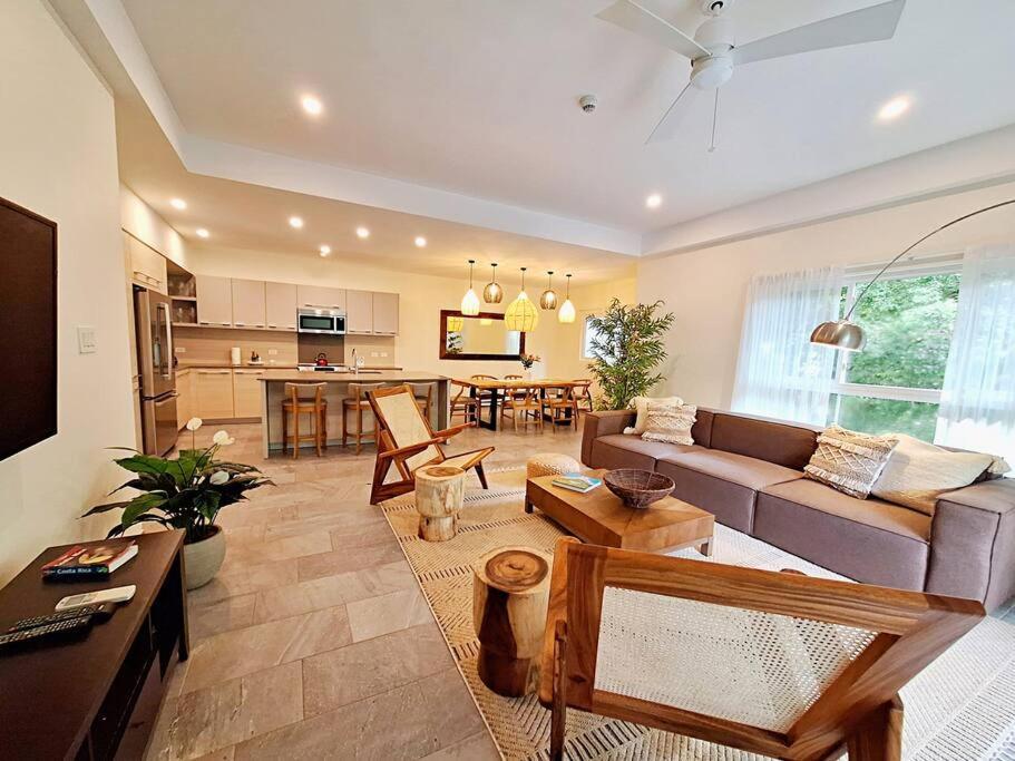 Beachfront Jungle Luxury! 3bd Penthouse *